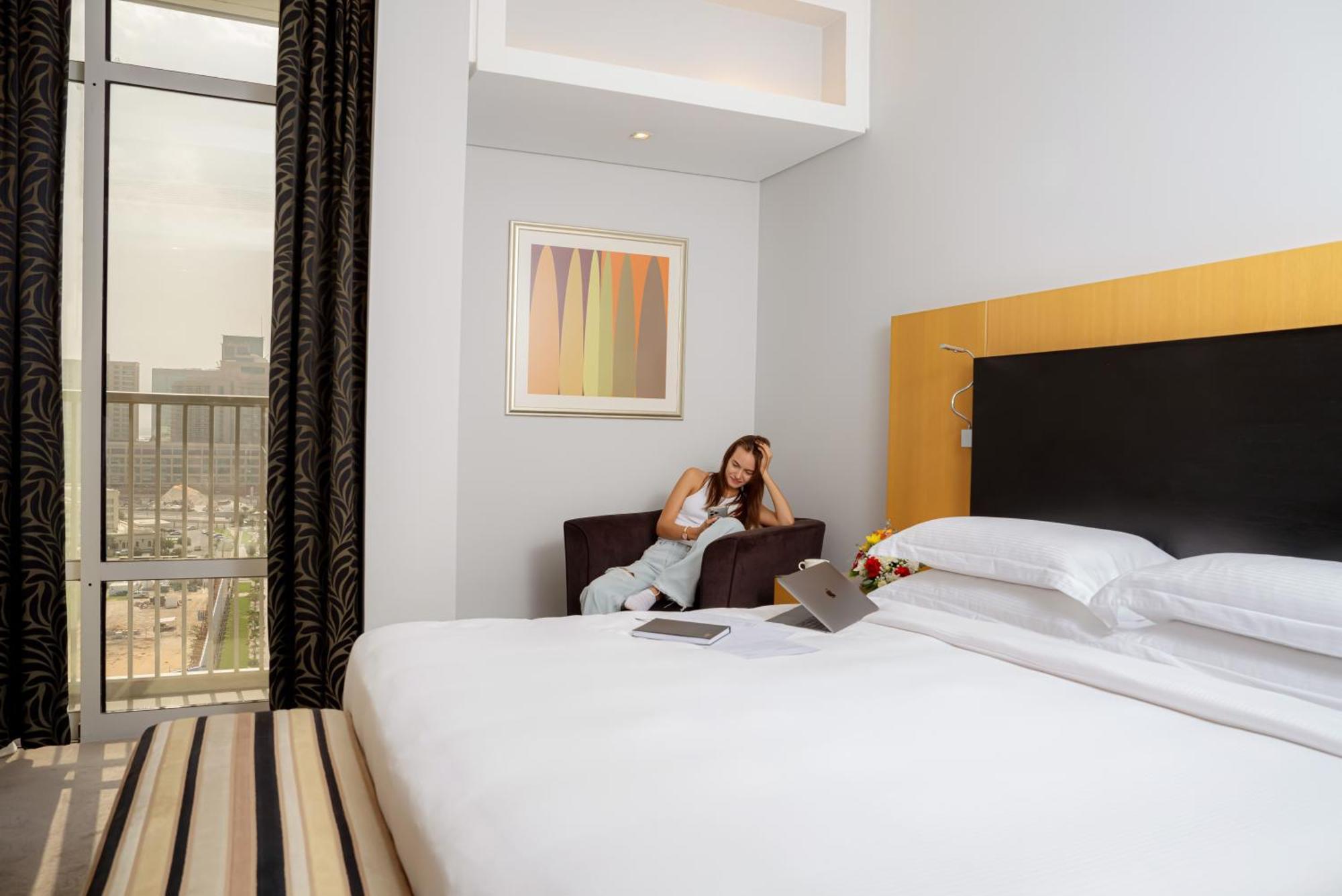 Hala Arjaan By Rotana, Deluxe Hotel Apartments Abu Dhabi Exteriör bild