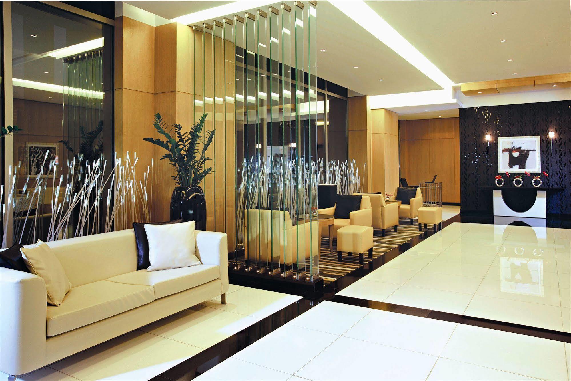 Hala Arjaan By Rotana, Deluxe Hotel Apartments Abu Dhabi Exteriör bild