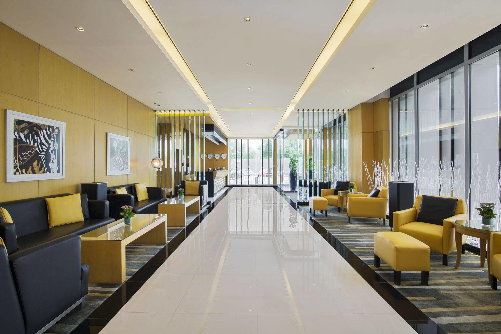 Hala Arjaan By Rotana, Deluxe Hotel Apartments Abu Dhabi Exteriör bild