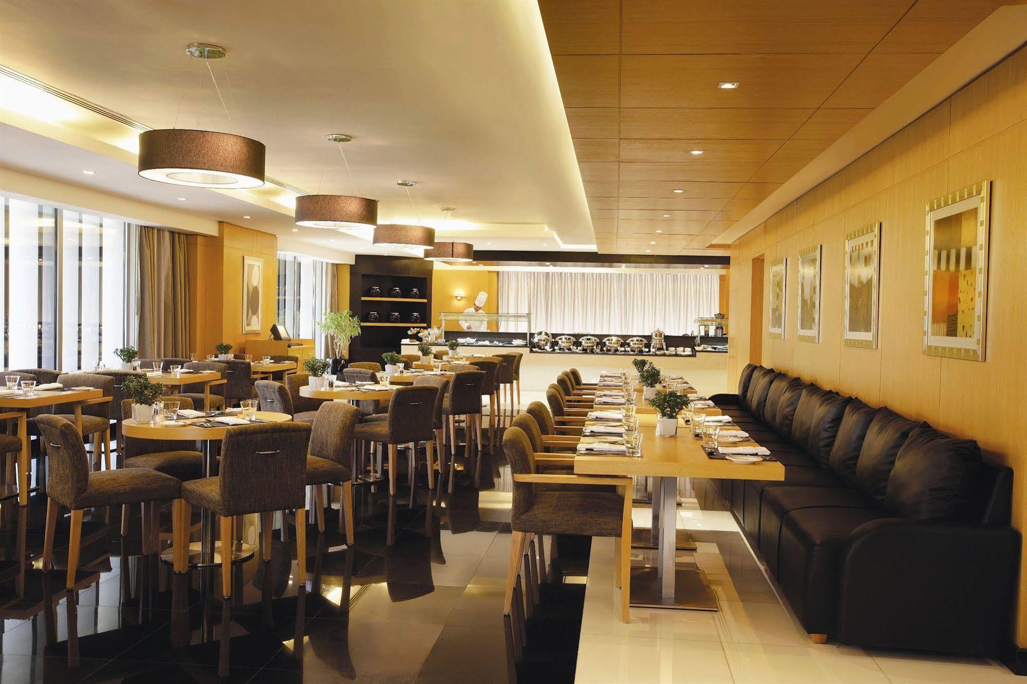 Hala Arjaan By Rotana, Deluxe Hotel Apartments Abu Dhabi Restaurang bild