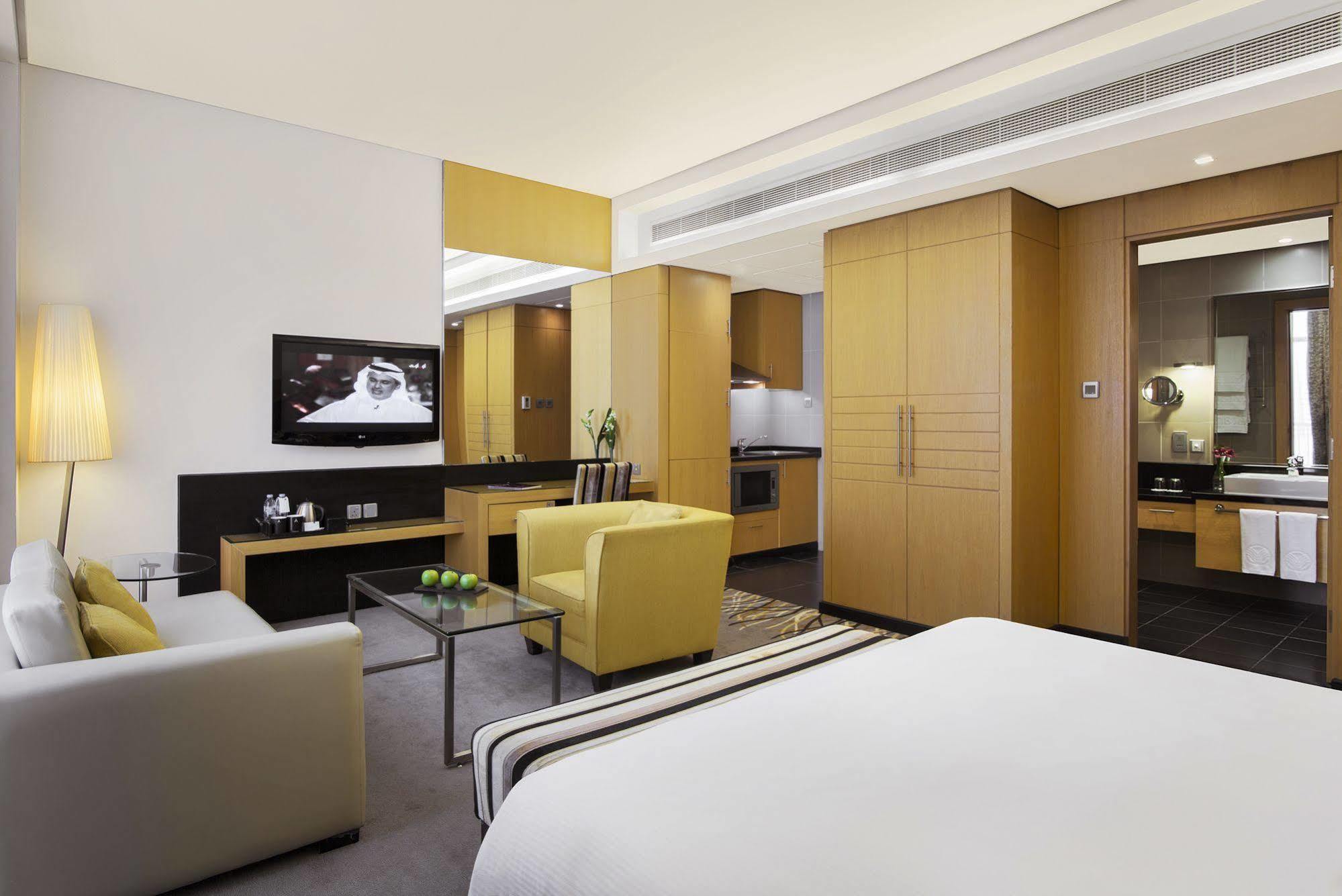 Hala Arjaan By Rotana, Deluxe Hotel Apartments Abu Dhabi Exteriör bild